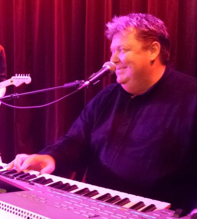 MICHAEL (Hummi): Keyboards, Bass, Gesang und "Rumlabern" (Entertainment)...